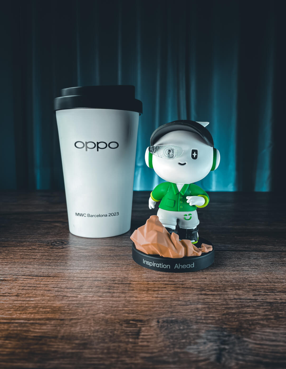 Unboxing the gifts from OPPO 